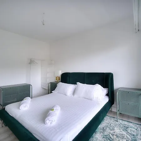 Immogroom - Terrace - Near Shops - Parking - Wifi - Ac Livingroom アパート カンヌ