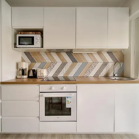 Immogroom - Terrace - Near Shops - Parking - Wifi - Ac Livingroom アパート カンヌ