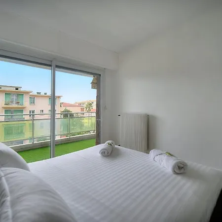 Immogroom - Terrace - Near Shops - Parking - Wifi - Ac Livingroom *