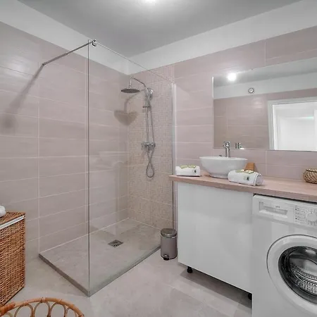 Immogroom - Terrace - Near Shops - Parking - Wifi - Ac Livingroom Cannes